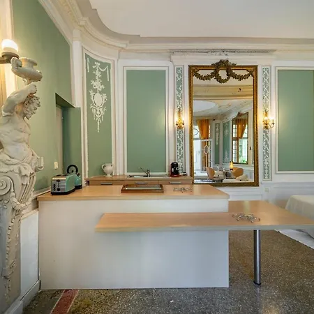 Le Versailles Unique Et Charme شقة *