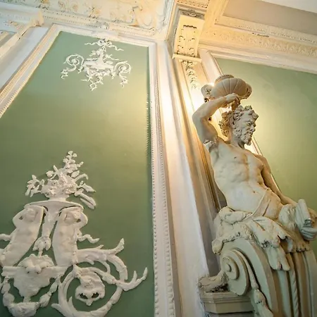 Le Versailles Unique Et Charme Montpellier